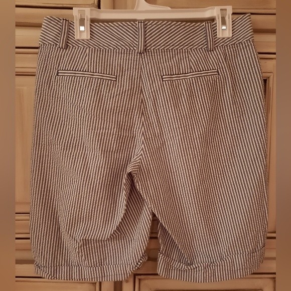 Banana Republic Black‎ White Seersucker Shorts Size 8 MARTIN FIT - Picture 2 of 4